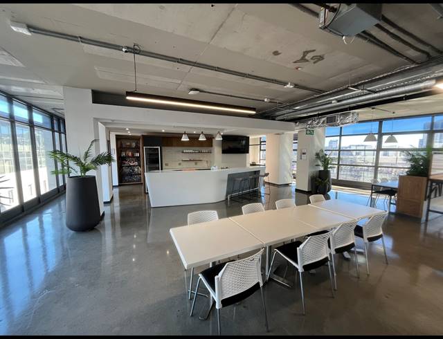 703M² OFFICE TO LET IN WOODSTOCK